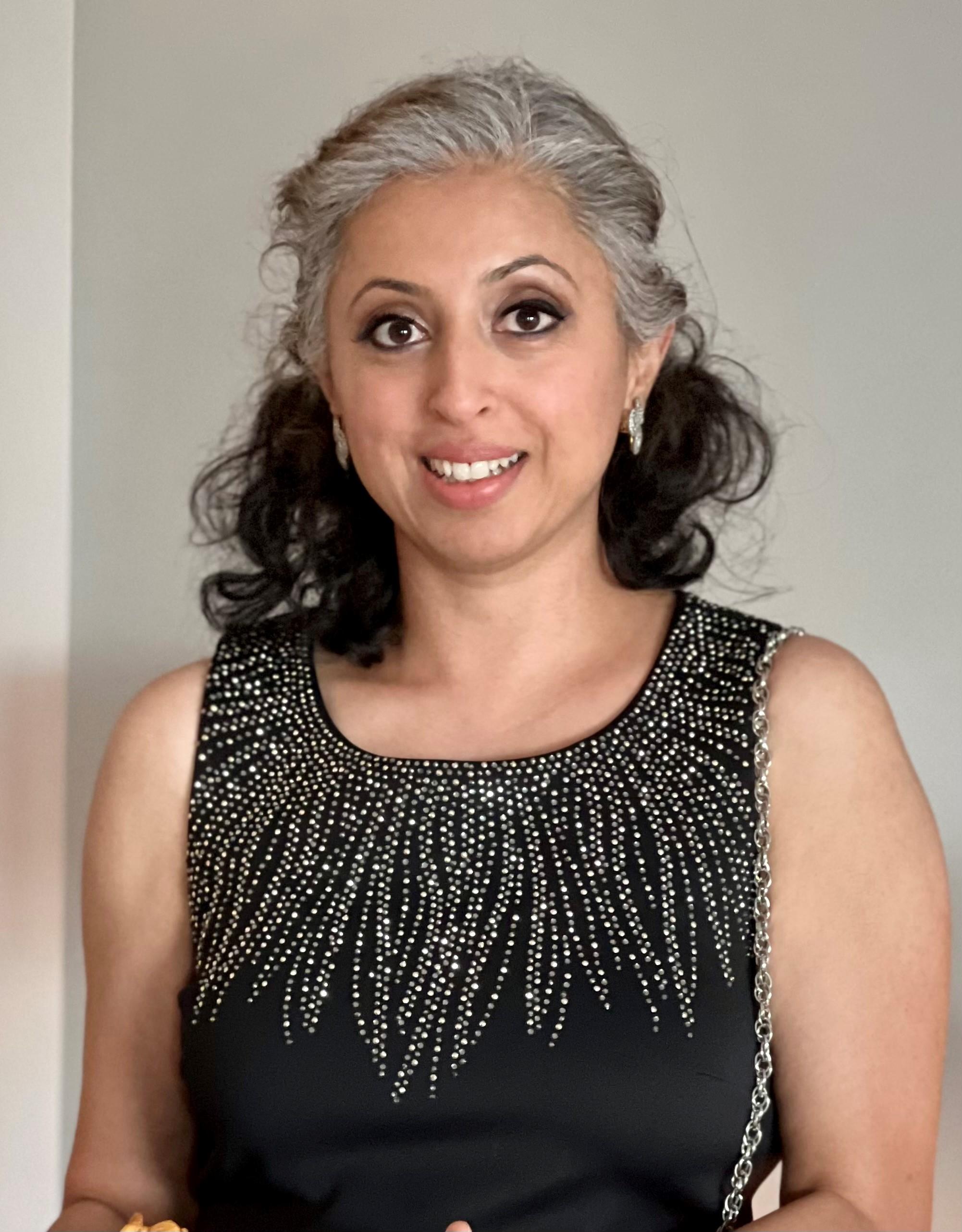 Huriya-Manzar-headshot.jpg